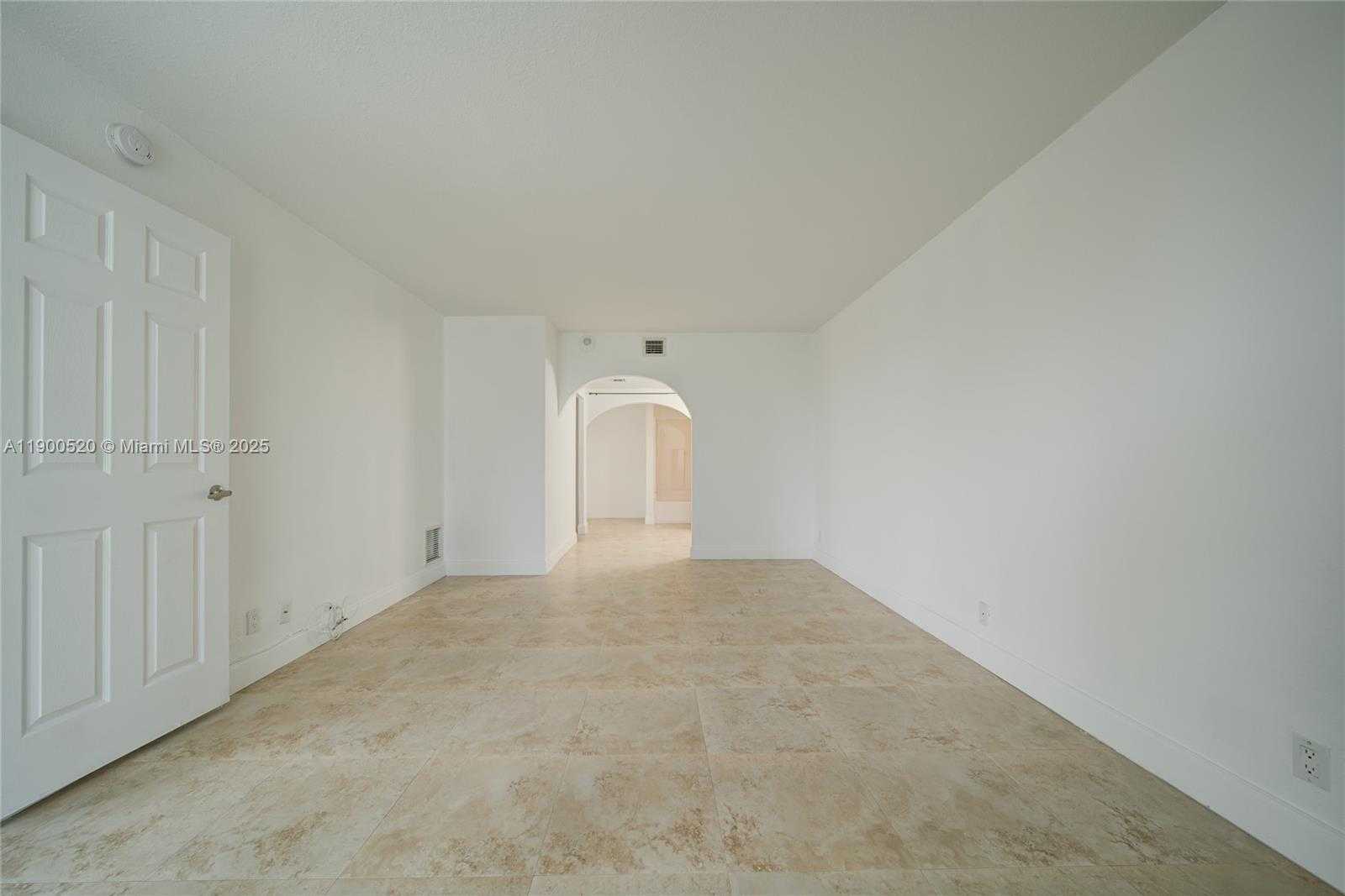 Small Image of 100 BAYVIEW DR #214, Sunny Isles Beach Number 10