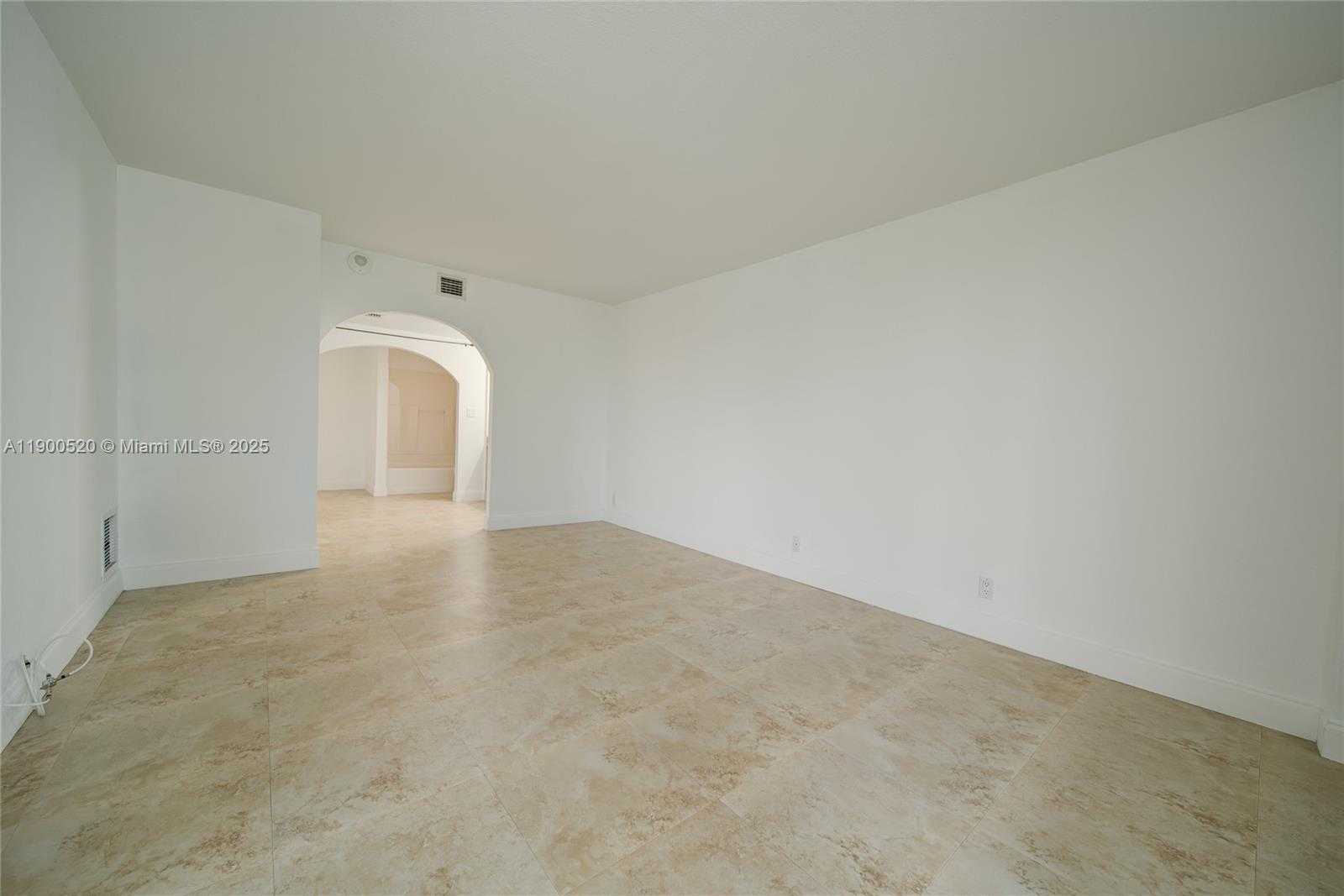 Small Image of 100 BAYVIEW DR #214, Sunny Isles Beach Number 11