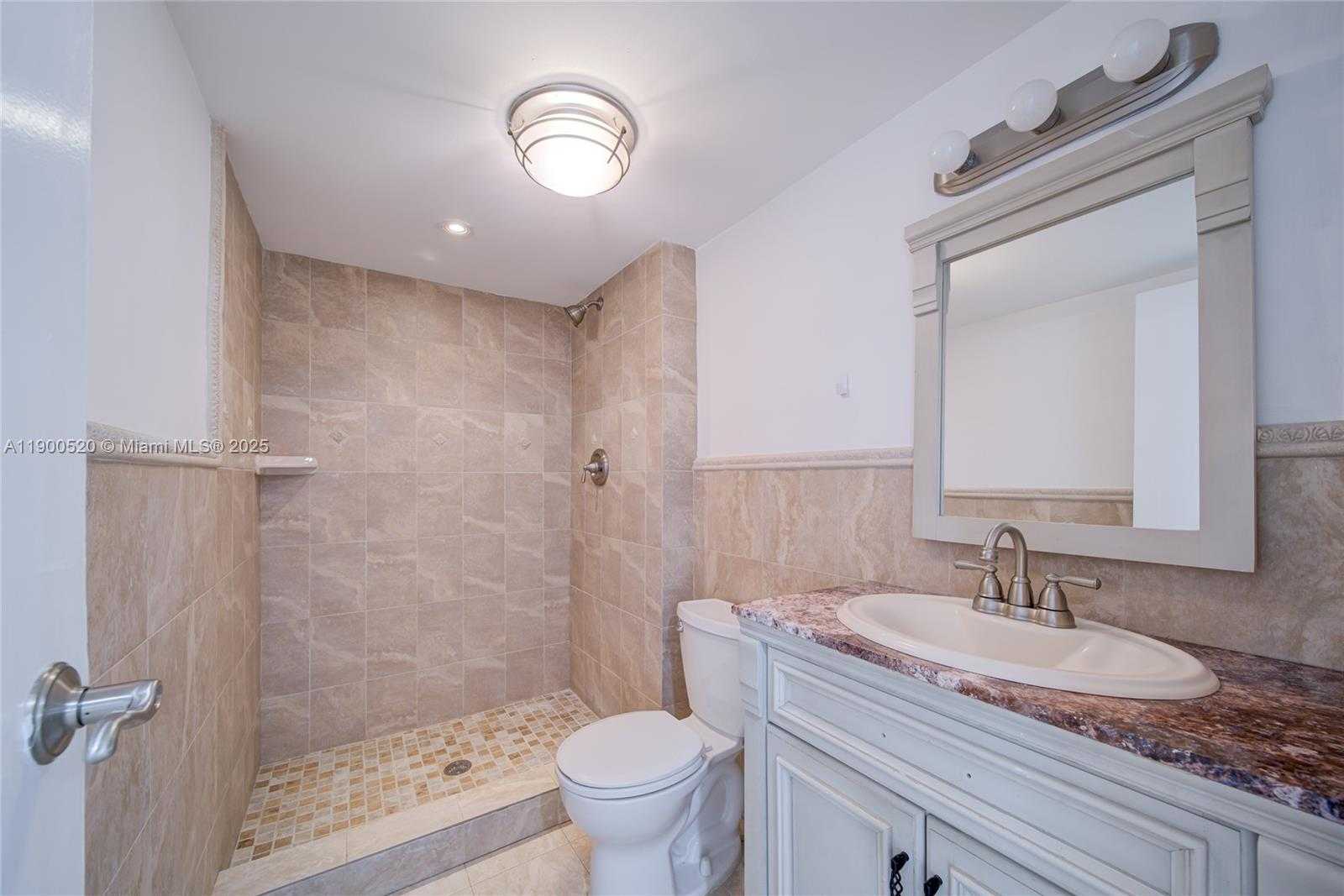 Small Image of 100 BAYVIEW DR #214, Sunny Isles Beach Number 18