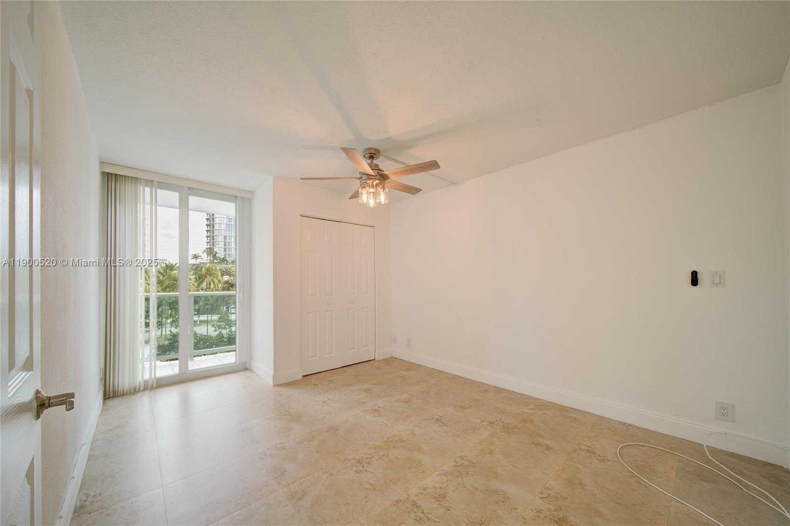 Small Image of 100 BAYVIEW DR #214, Sunny Isles Beach Number 19