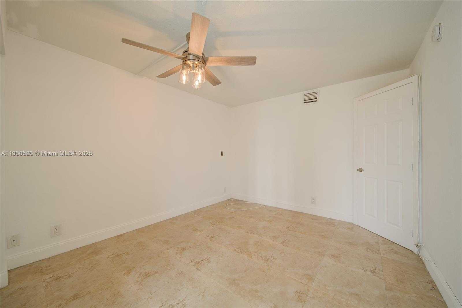 Small Image of 100 BAYVIEW DR #214, Sunny Isles Beach Number 21
