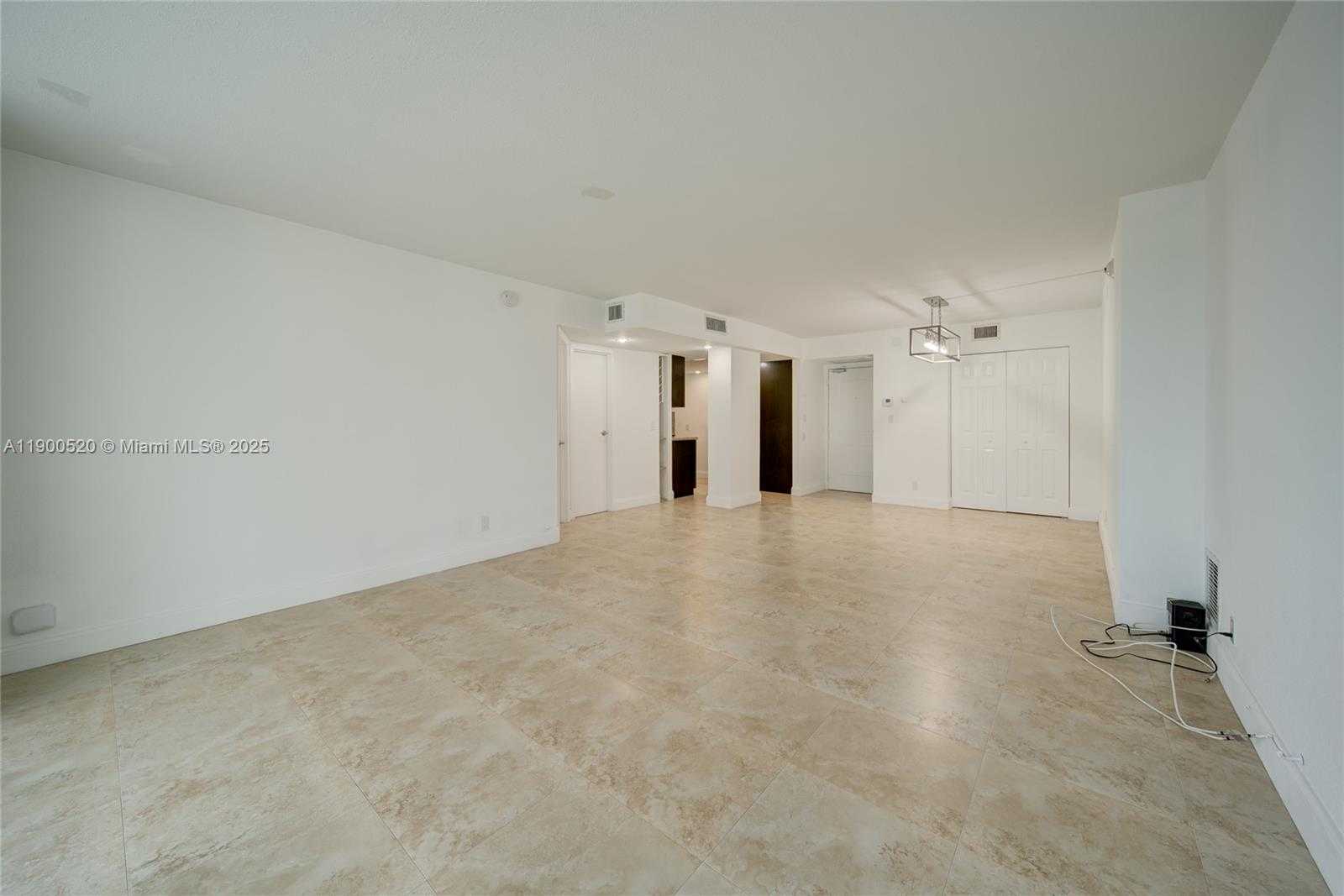 Small Image of 100 BAYVIEW DR #214, Sunny Isles Beach Number 22