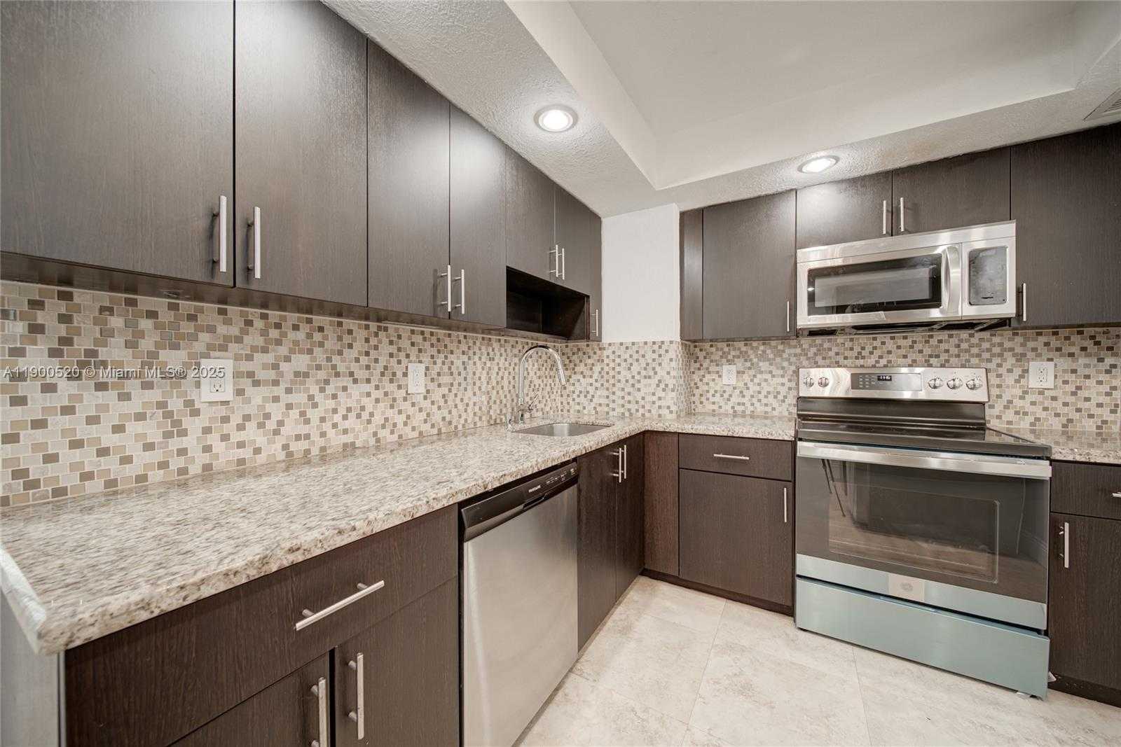 Small Image of 100 BAYVIEW DR #214, Sunny Isles Beach Number 24