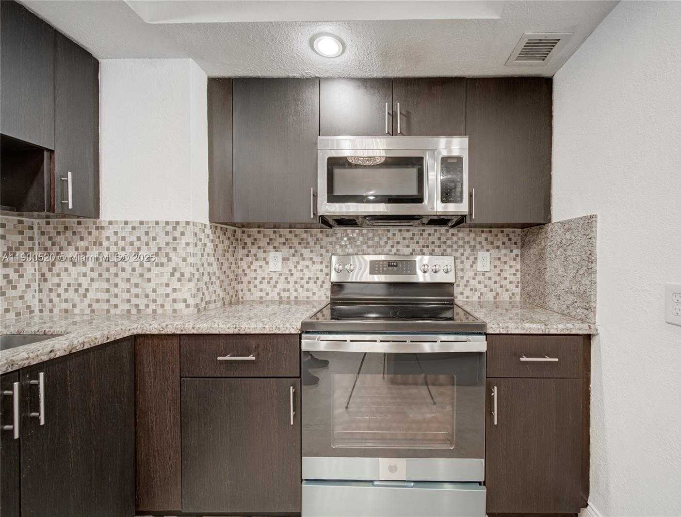 Small Image of 100 BAYVIEW DR #214, Sunny Isles Beach Number 25