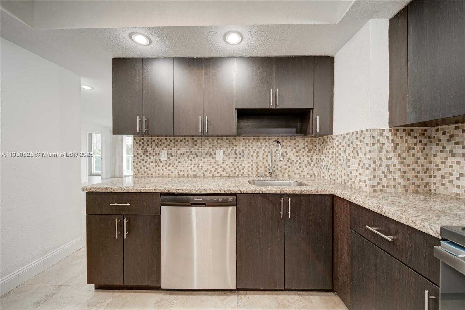 Small Image of 100 BAYVIEW DR #214, Sunny Isles Beach Number 26