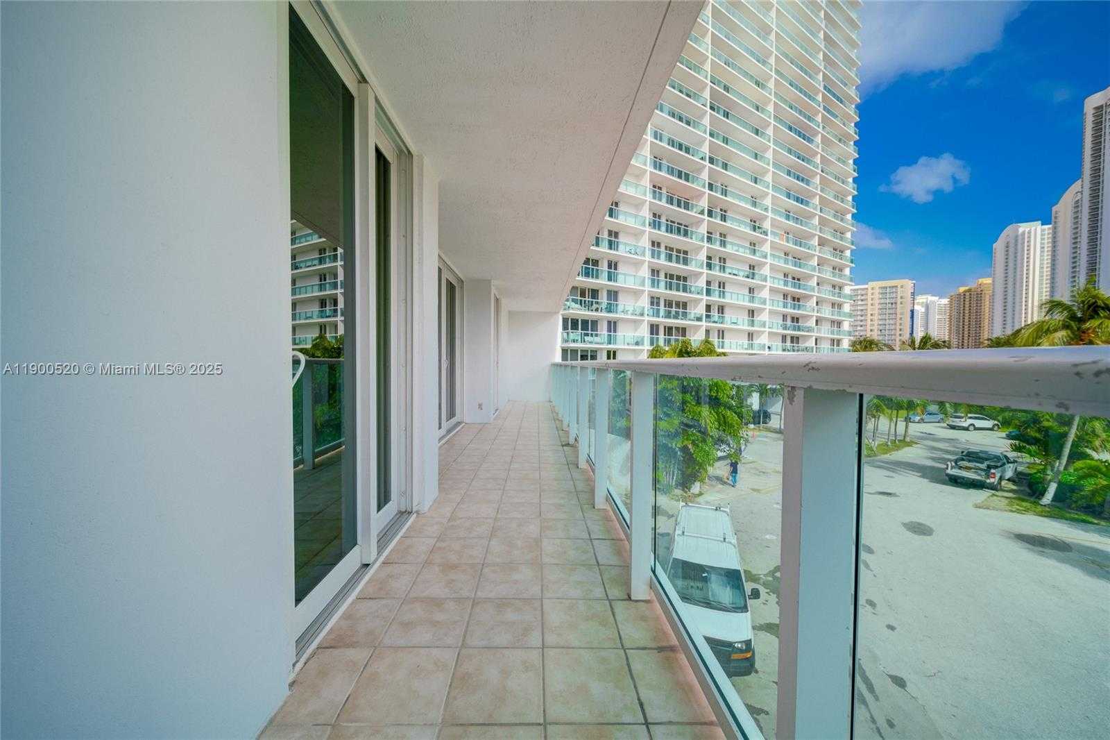 Small Image of 100 BAYVIEW DR #214, Sunny Isles Beach Number 27