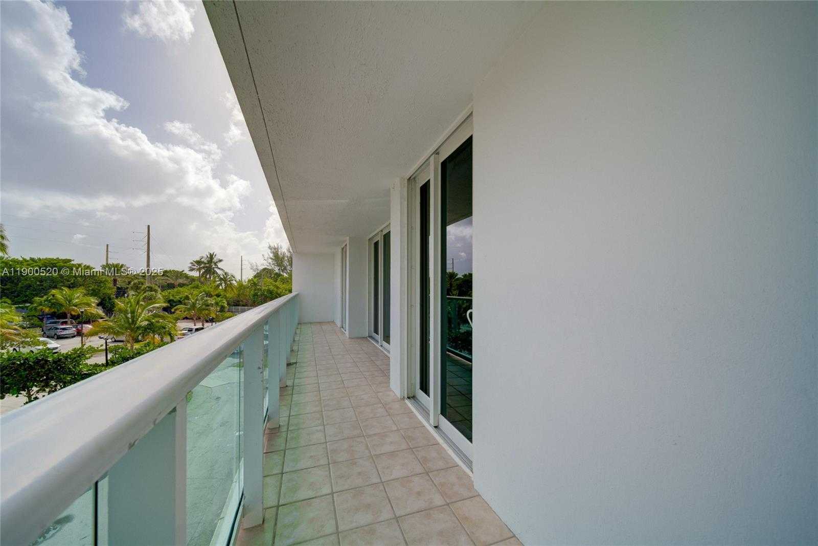 Small Image of 100 BAYVIEW DR #214, Sunny Isles Beach Number 29