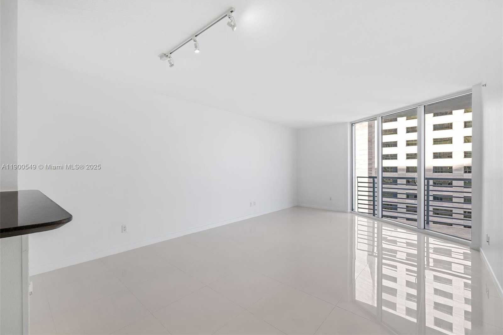 Small Image of 335 Biscayne Blvd, Miami, FL 33132, USA Number 10