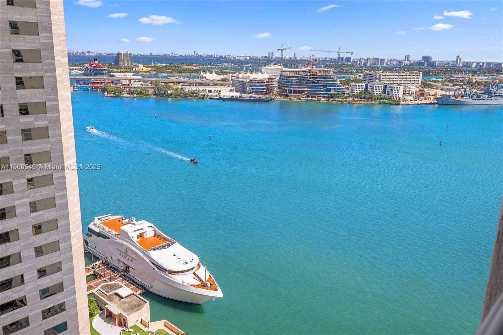 Small Image of 335 Biscayne Blvd, Miami, FL 33132, USA Number 13