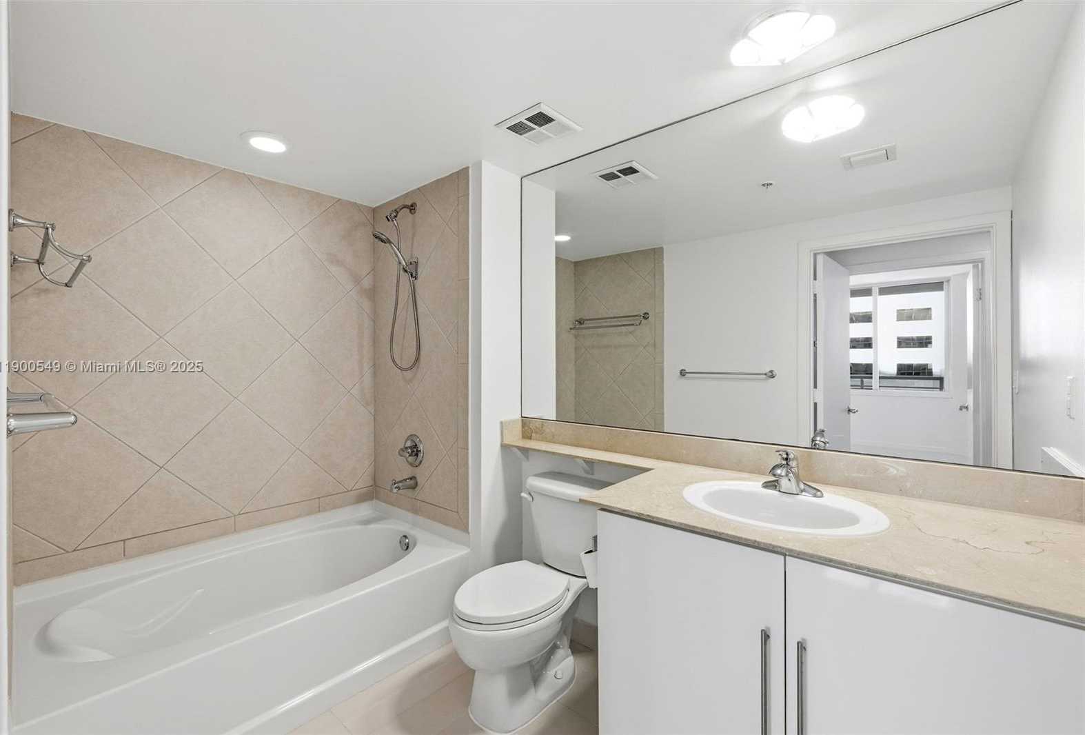 Small Image of 335 Biscayne Blvd, Miami, FL 33132, USA Number 19