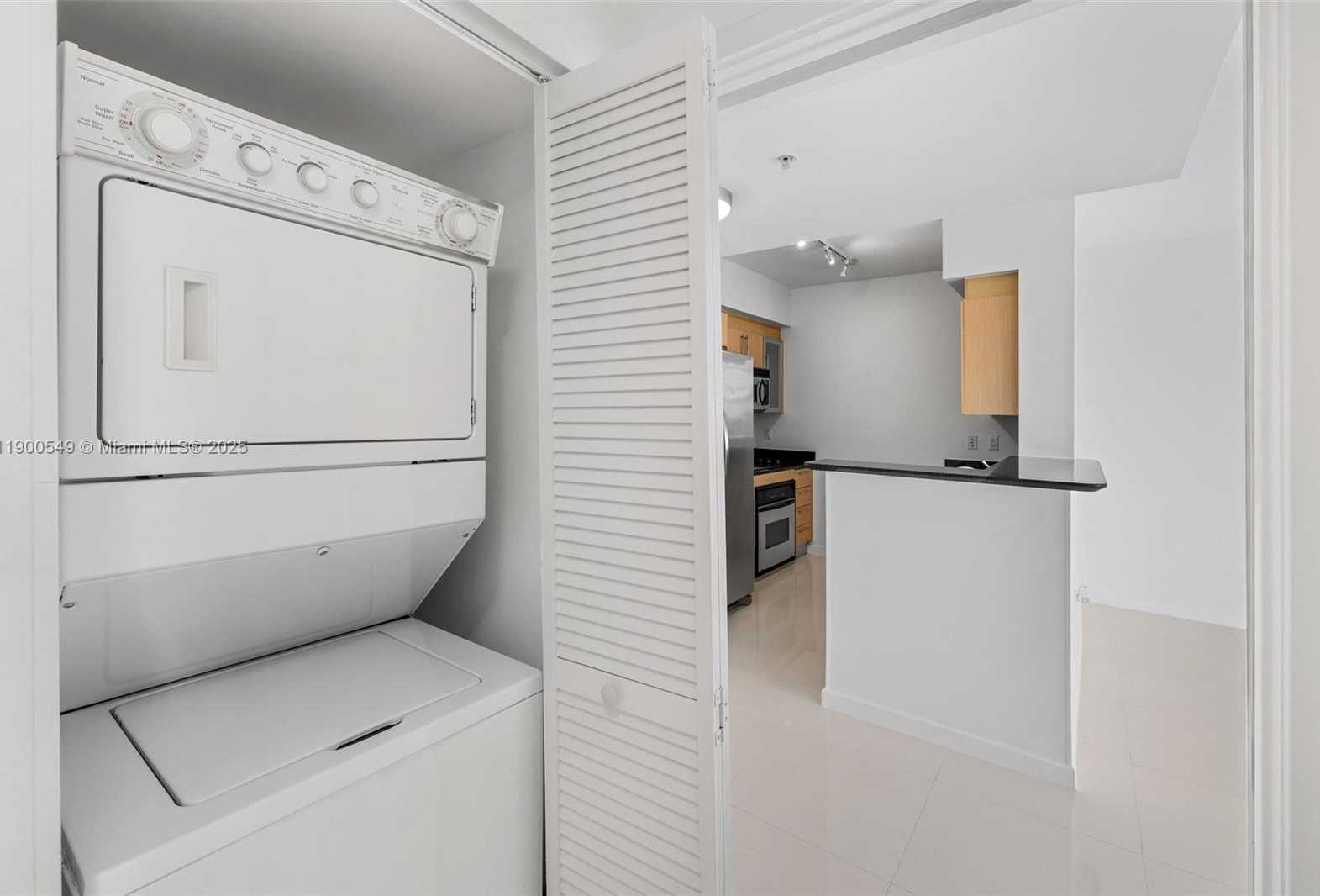 Small Image of 335 Biscayne Blvd, Miami, FL 33132, USA Number 20