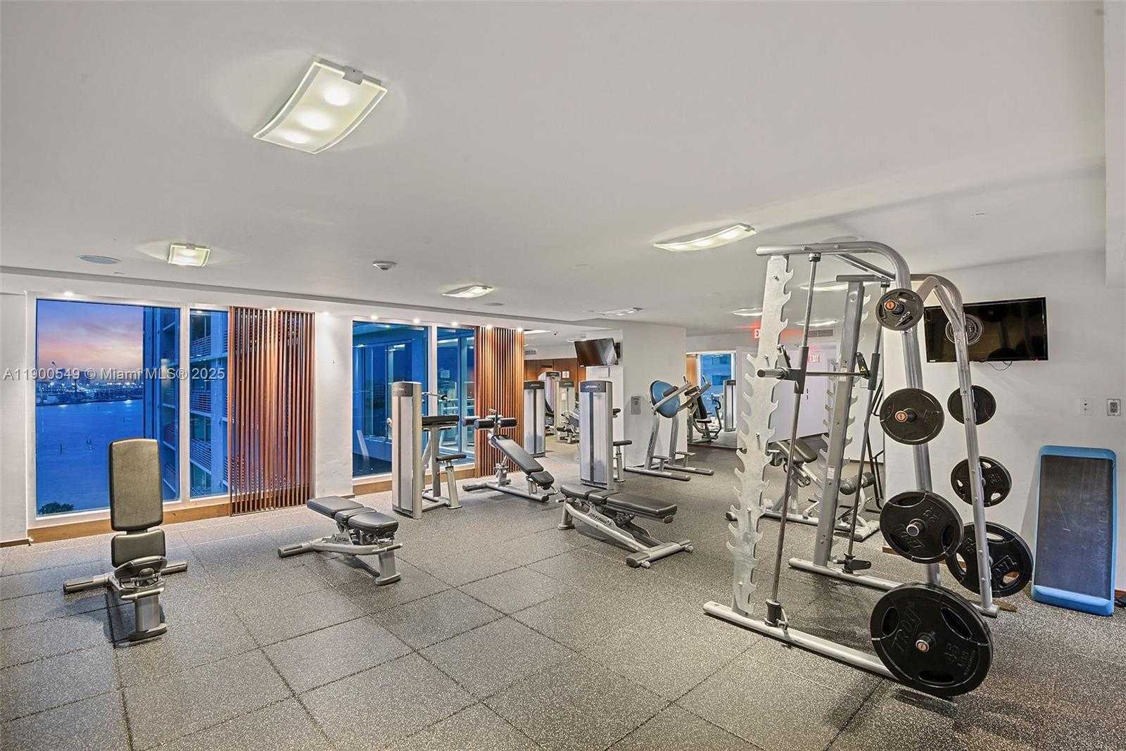 Small Image of 335 Biscayne Blvd, Miami, FL 33132, USA Number 21