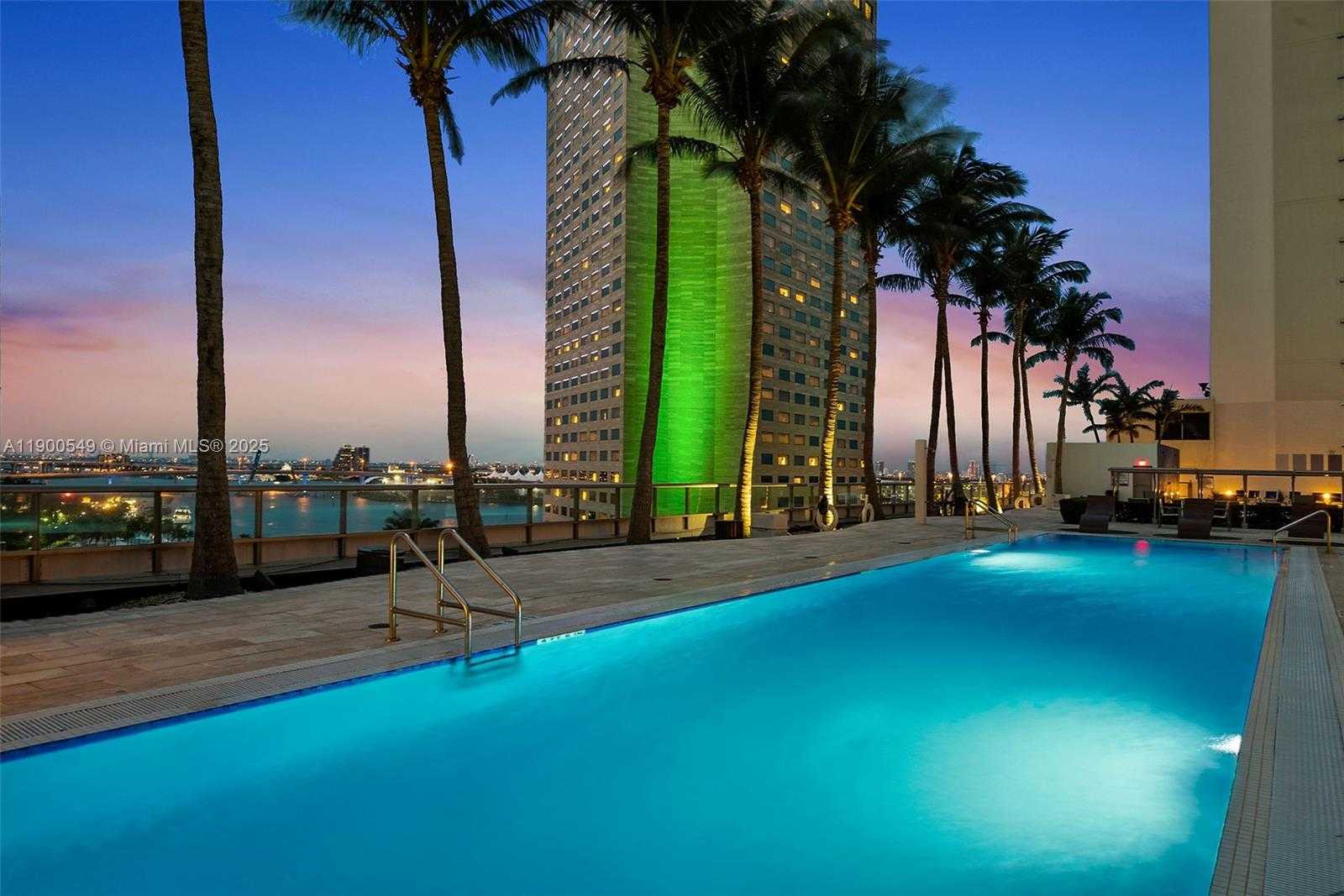 Small Image of 335 Biscayne Blvd, Miami, FL 33132, USA Number 22