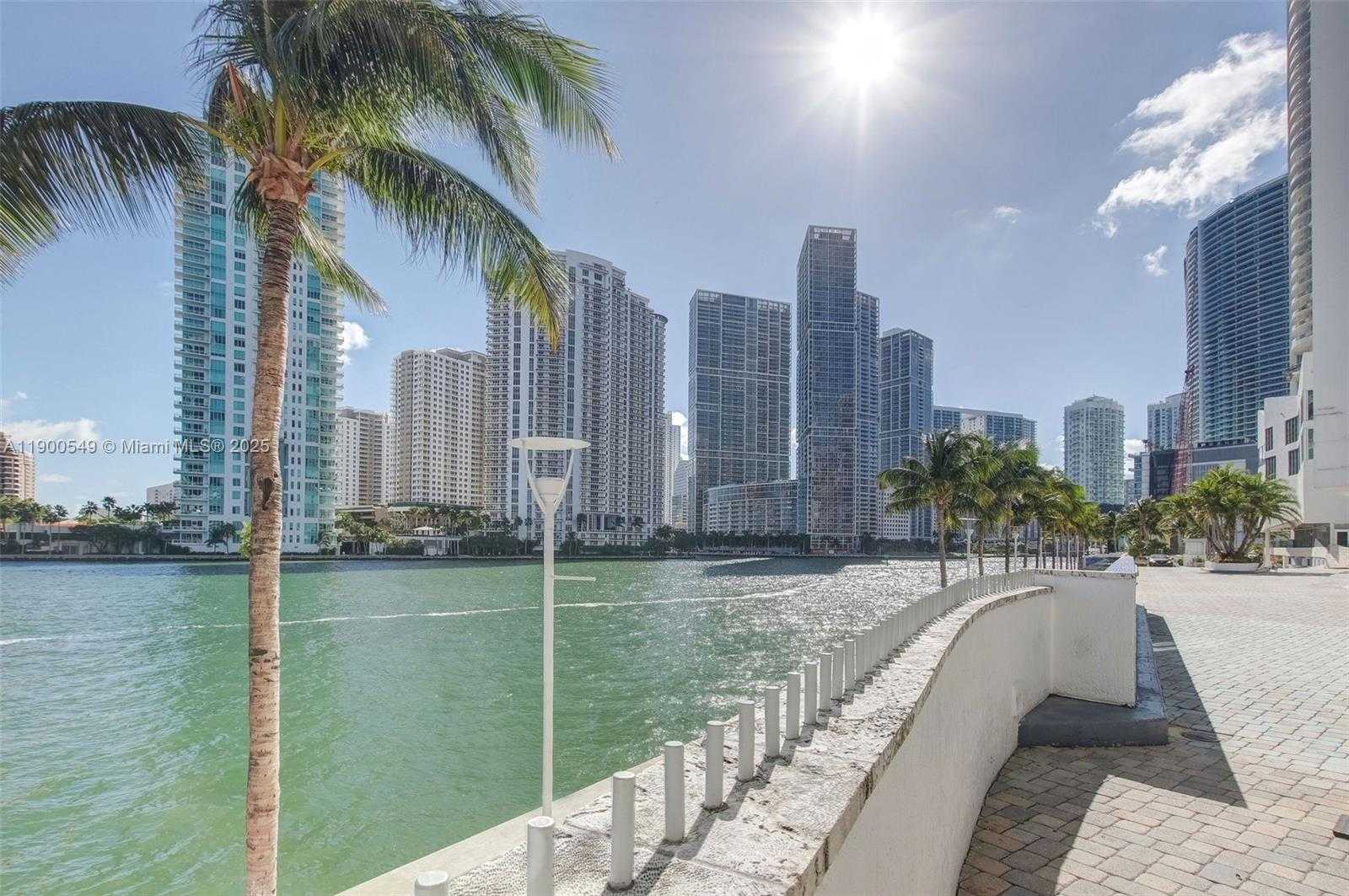 Small Image of 335 Biscayne Blvd, Miami, FL 33132, USA Number 24