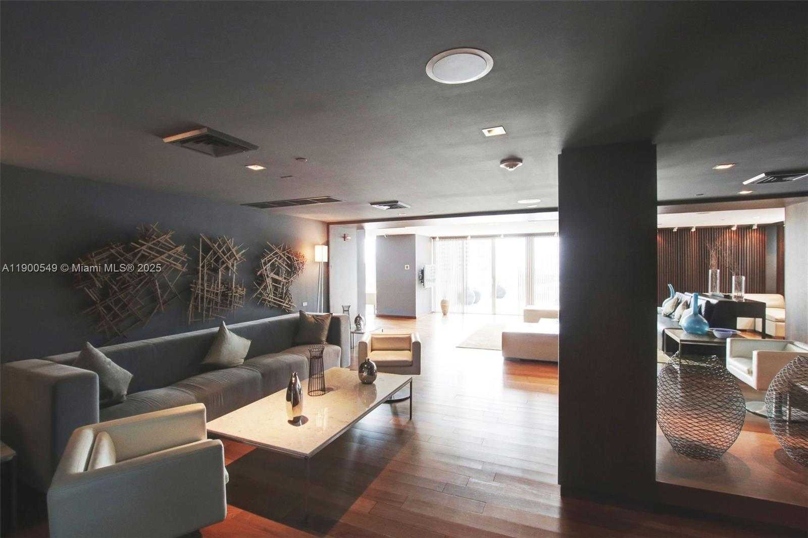 Small Image of 335 Biscayne Blvd, Miami, FL 33132, USA Number 30