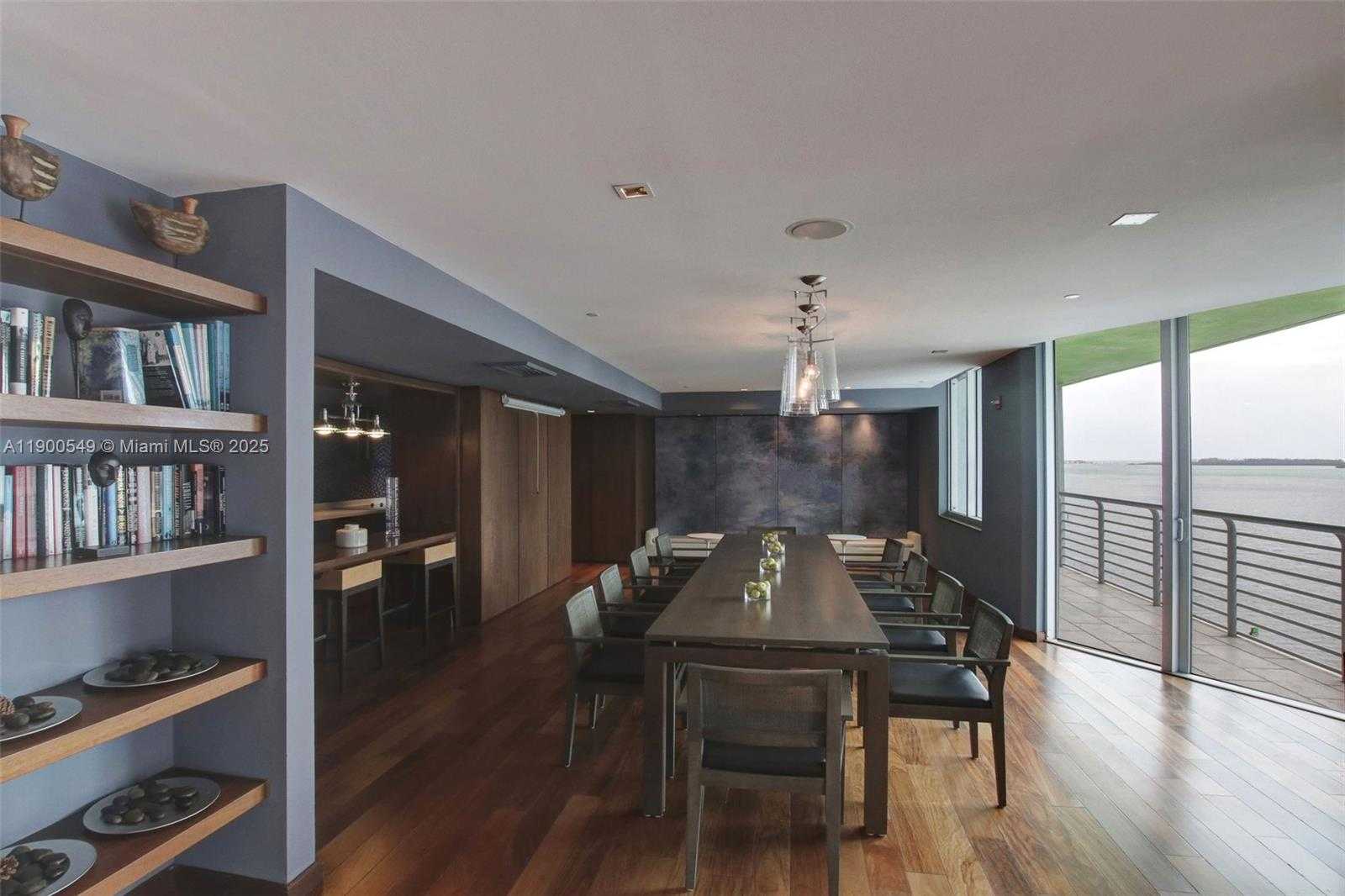 Small Image of 335 Biscayne Blvd, Miami, FL 33132, USA Number 31