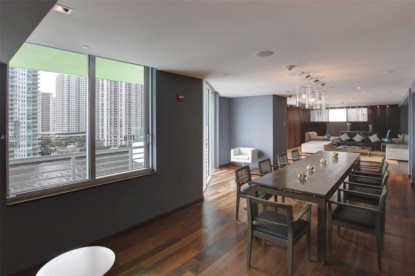 Small Image of 335 Biscayne Blvd, Miami, FL 33132, USA Number 32