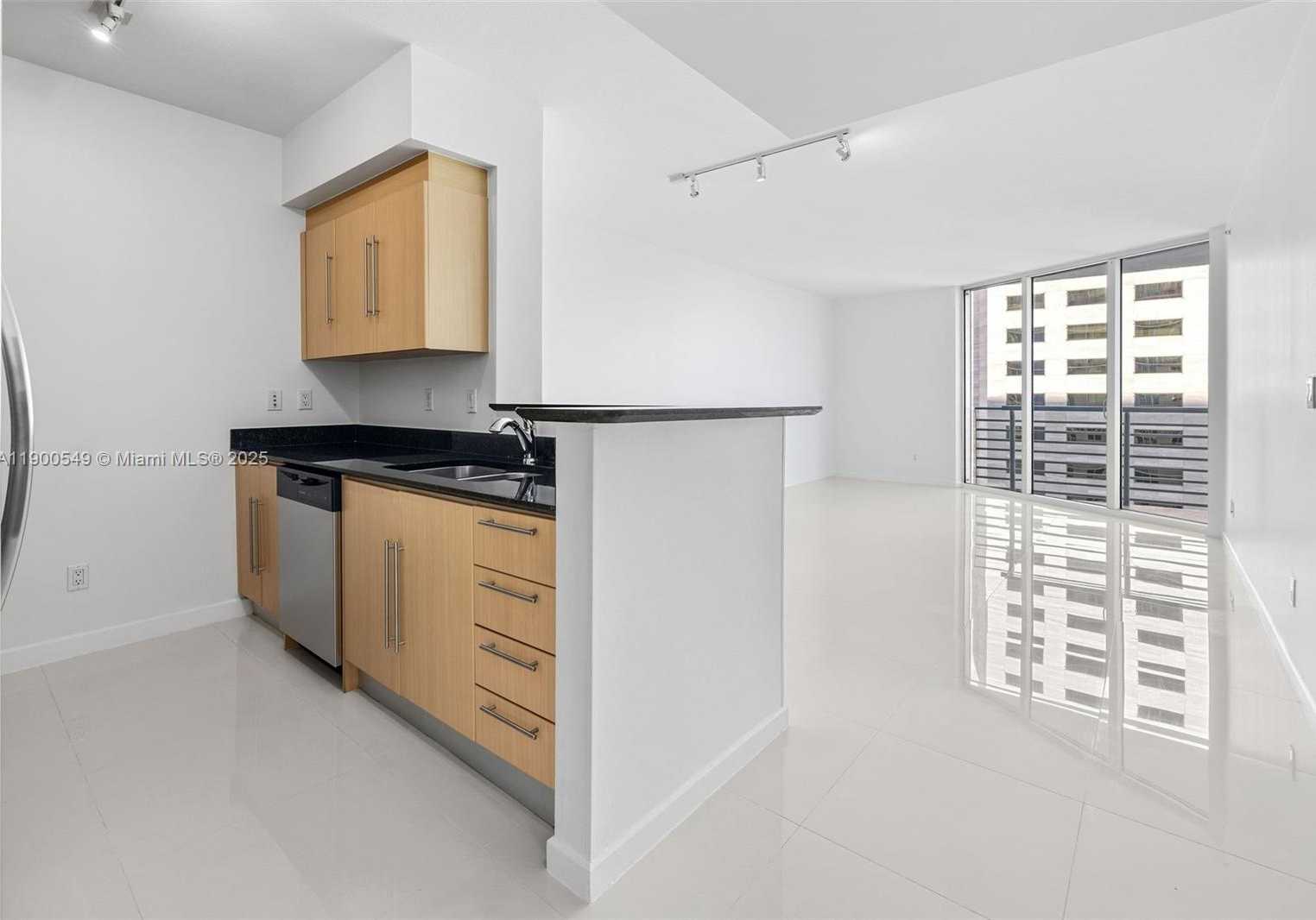 Small Image of 335 Biscayne Blvd, Miami, FL 33132, USA Number 4