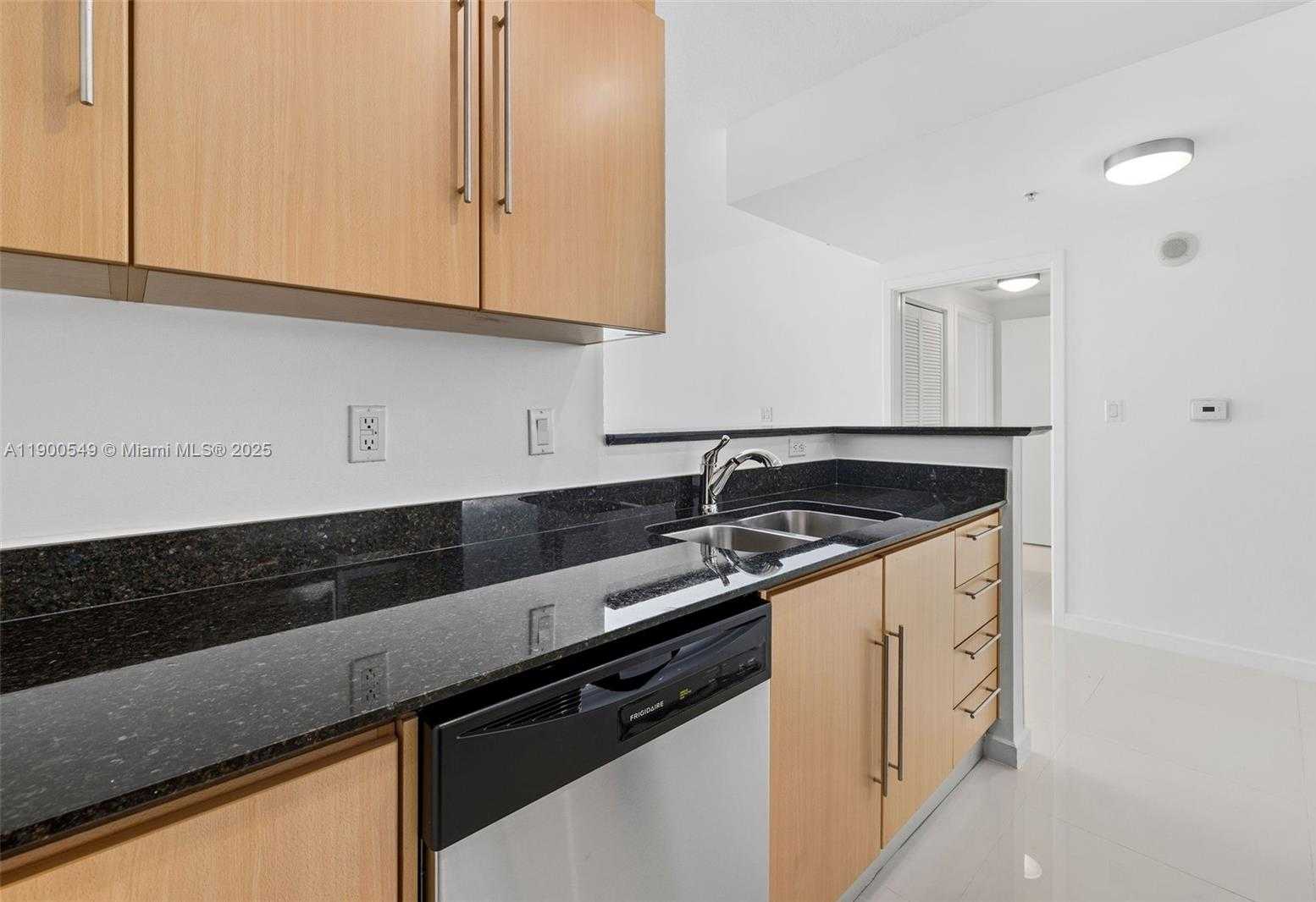 Small Image of 335 Biscayne Blvd, Miami, FL 33132, USA Number 7