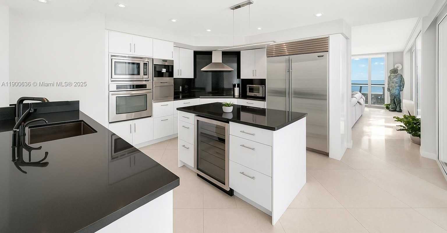 Small Image of 1331 BRICKELL BAY DR #3711, Miami Number 2