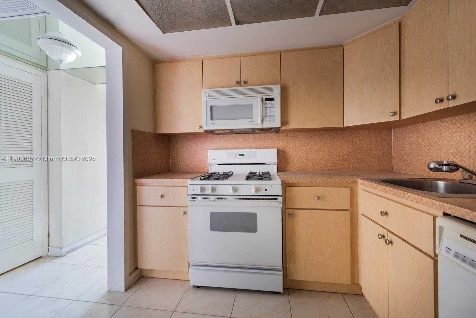 Small Image of 2030 SOUTH OCEAN DR #1002, Hallandale Beach Number 9