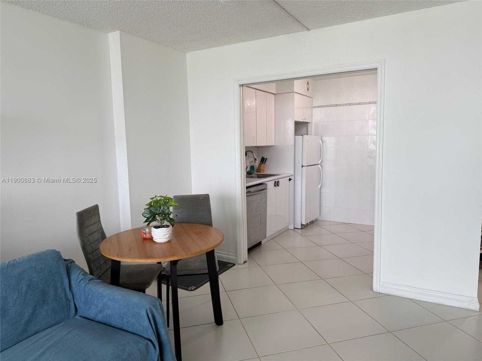 Small Image of 100 BAYVIEW DR #1902, Sunny Isles Beach Number 13