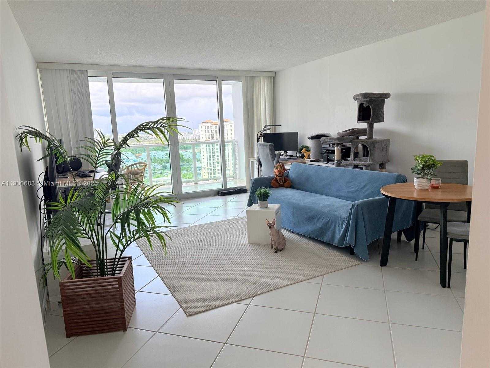 Small Image of 100 BAYVIEW DR #1902, Sunny Isles Beach Number 14