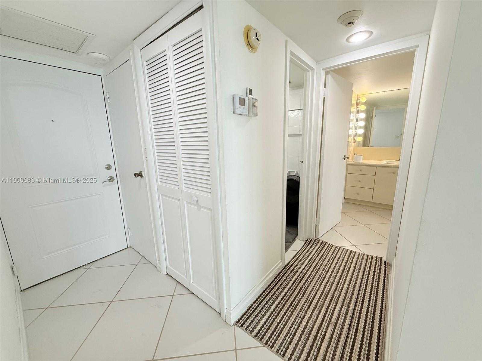 Small Image of 100 BAYVIEW DR #1902, Sunny Isles Beach Number 20