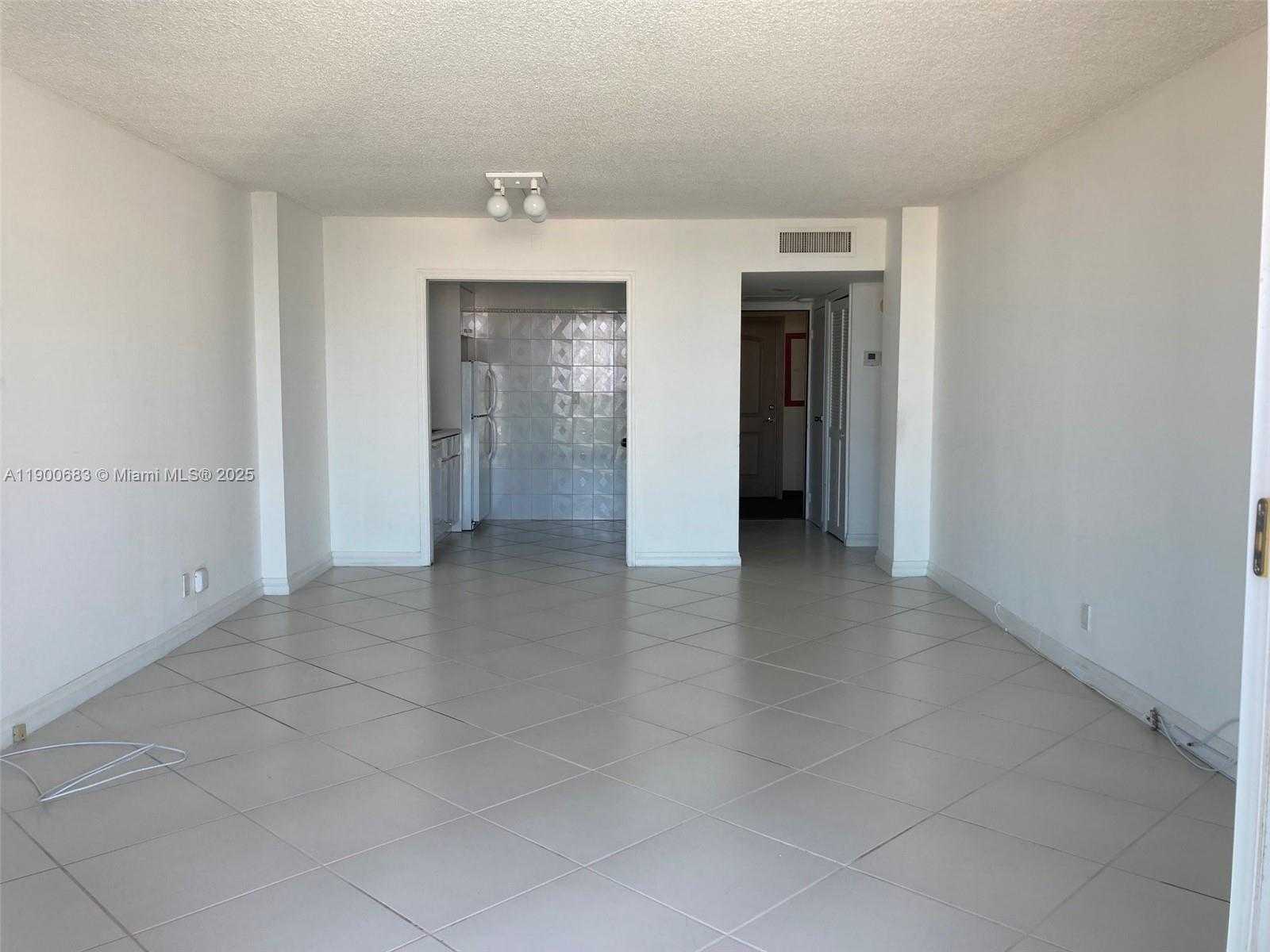 Small Image of 100 BAYVIEW DR #1902, Sunny Isles Beach Number 4