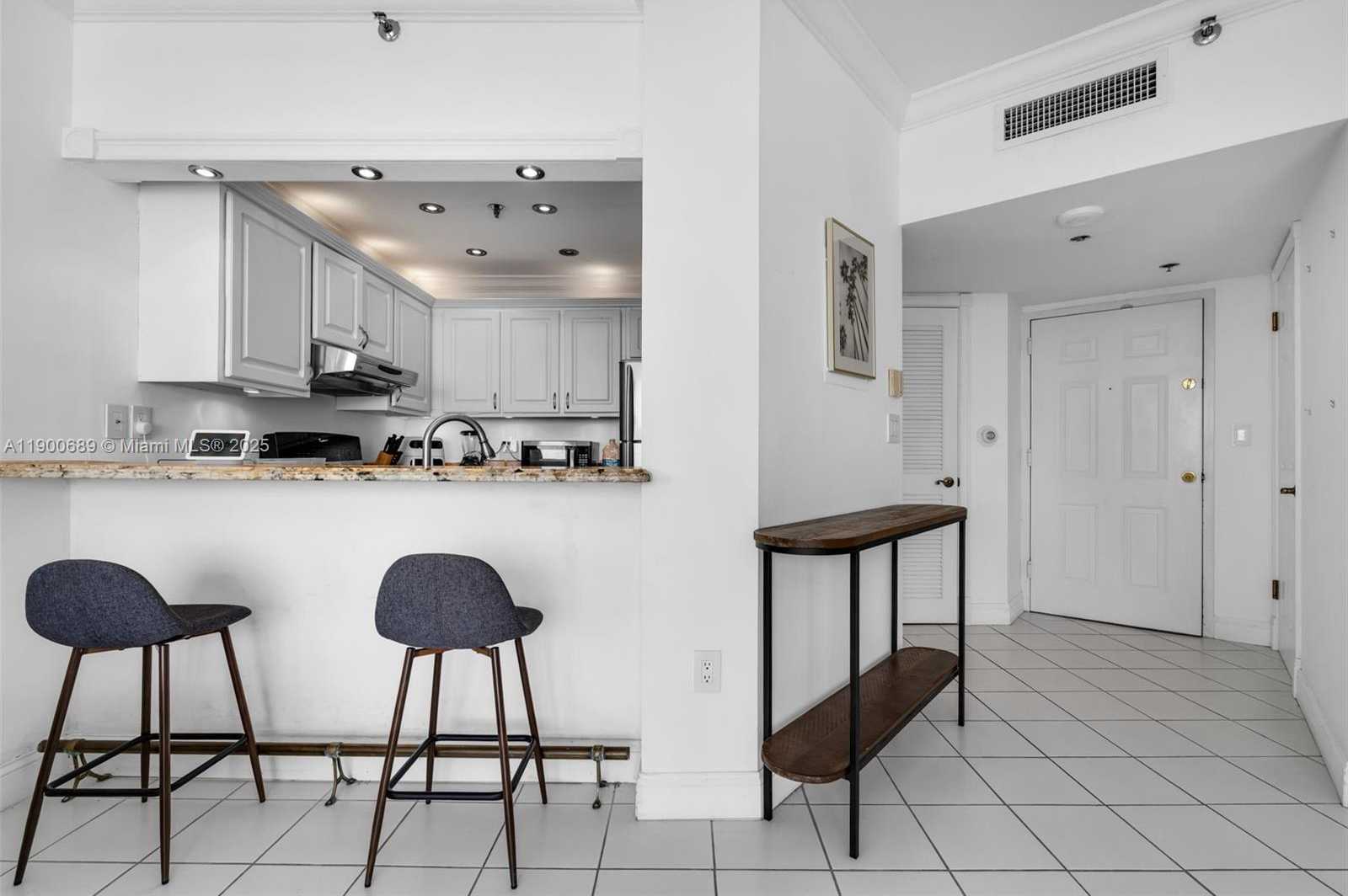 Small Image of 540 BRICKELL KEY DR #1813, Miami Number 12