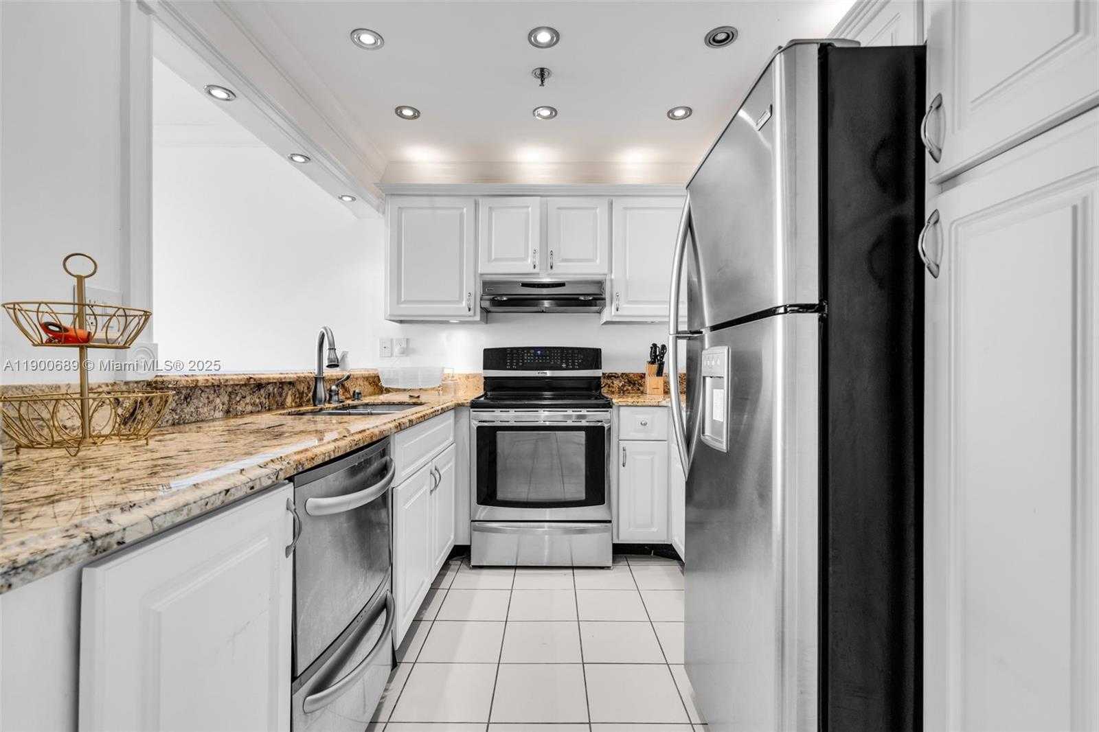 Small Image of 540 BRICKELL KEY DR #1813, Miami Number 15