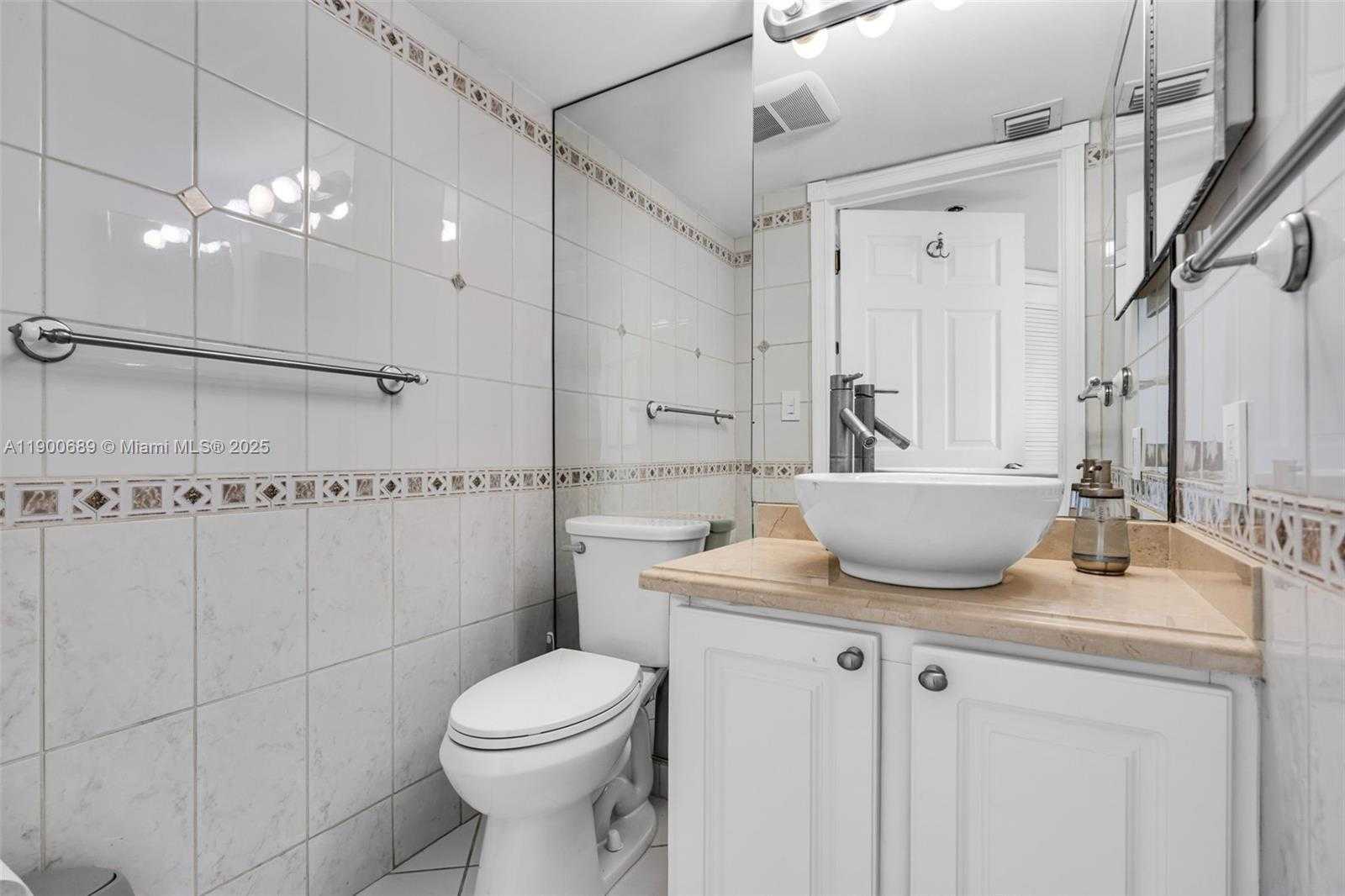 Small Image of 540 BRICKELL KEY DR #1813, Miami Number 16
