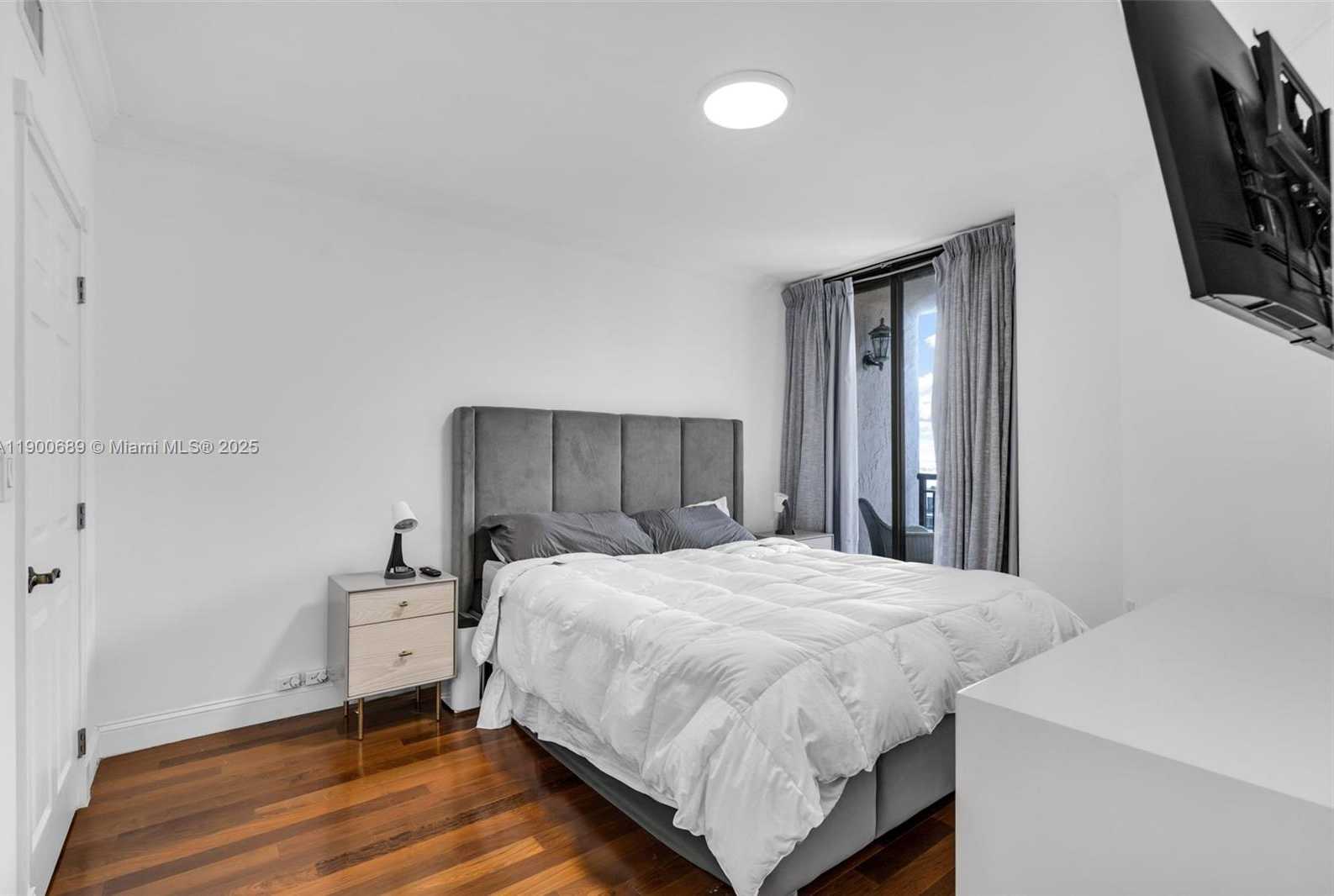 Small Image of 540 BRICKELL KEY DR #1813, Miami Number 17