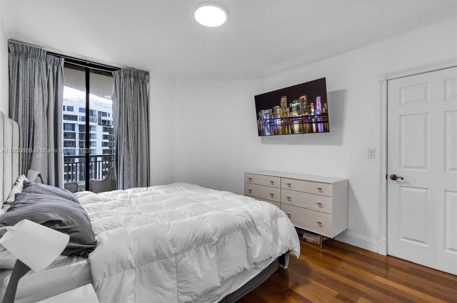 Small Image of 540 BRICKELL KEY DR #1813, Miami Number 18