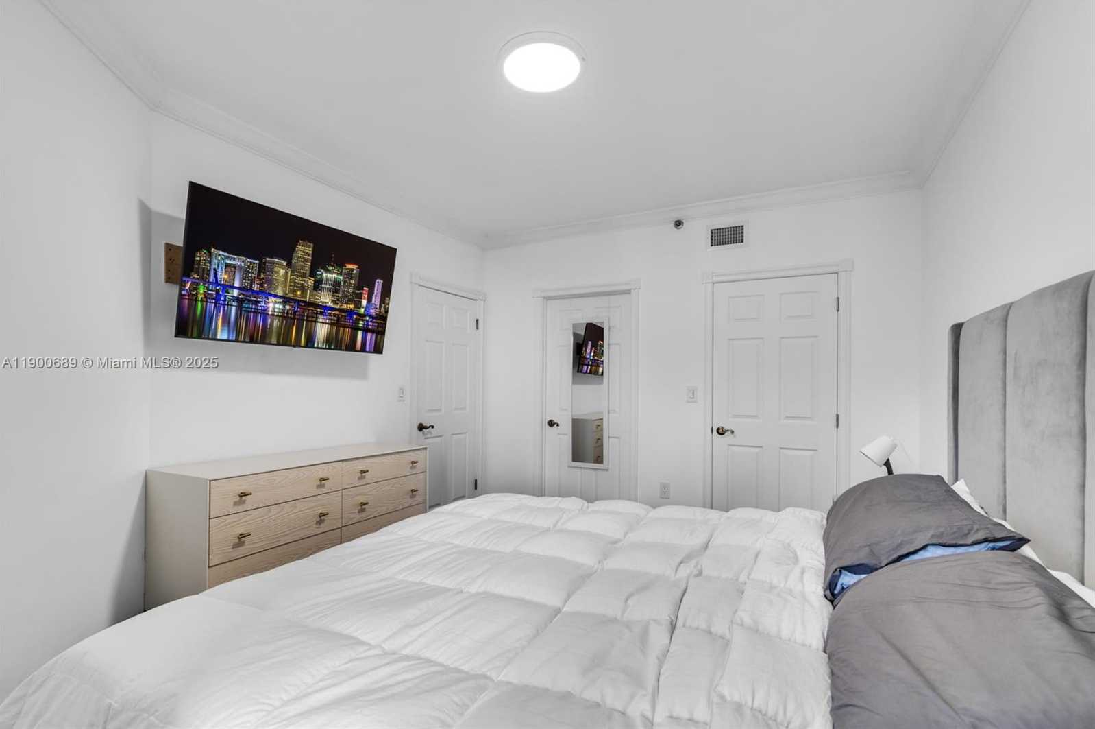 Small Image of 540 BRICKELL KEY DR #1813, Miami Number 19