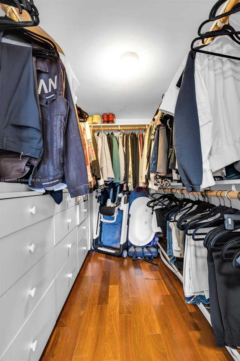 Small Image of 540 BRICKELL KEY DR #1813, Miami Number 22