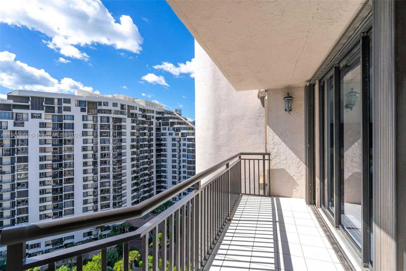 Small Image of 540 BRICKELL KEY DR #1813, Miami Number 23