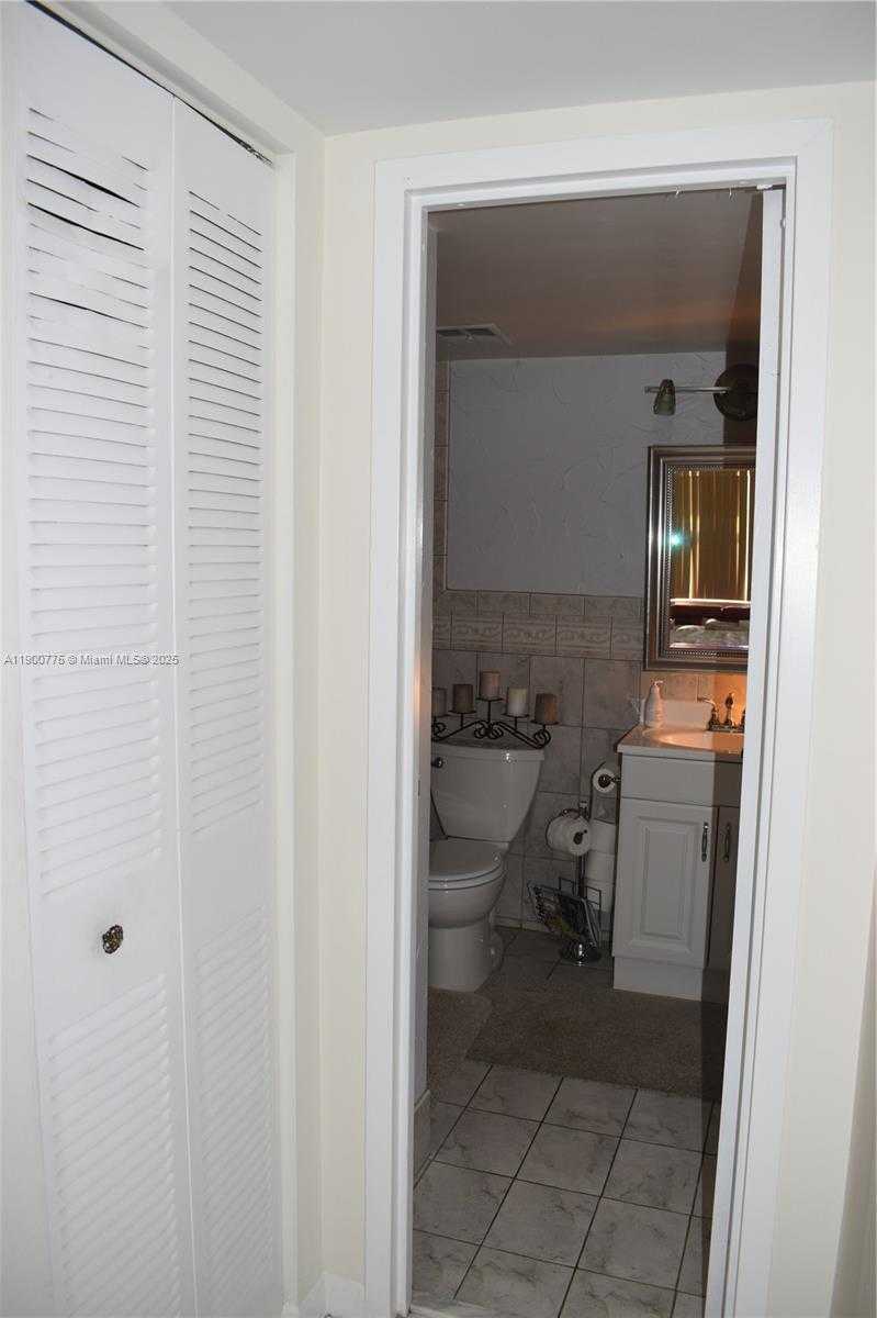 Small Image of 16570 NORTH EAST 26TH AVE #3C, North Miami Beach Number 11