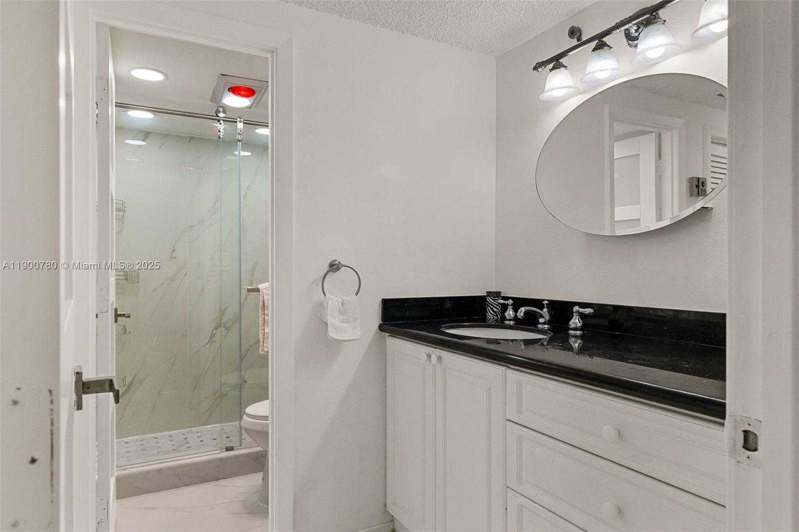 Small Image of 300 BAYVIEW DR #509, Sunny Isles Beach Number 11