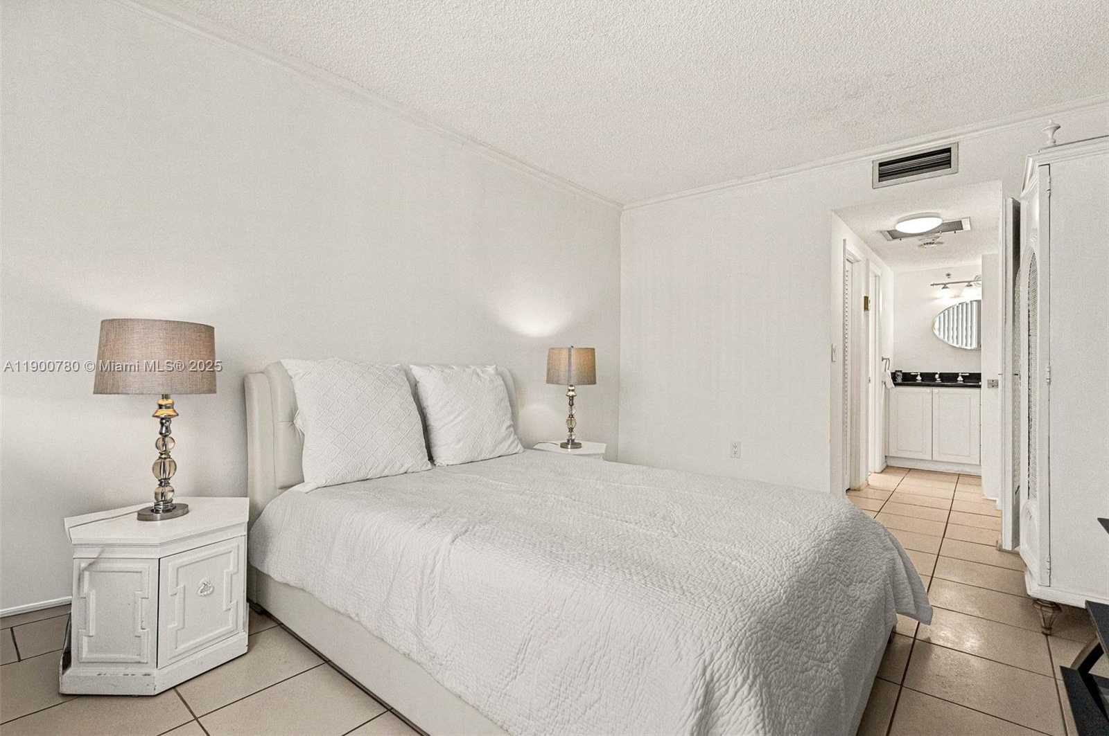 Small Image of 300 BAYVIEW DR #509, Sunny Isles Beach Number 13