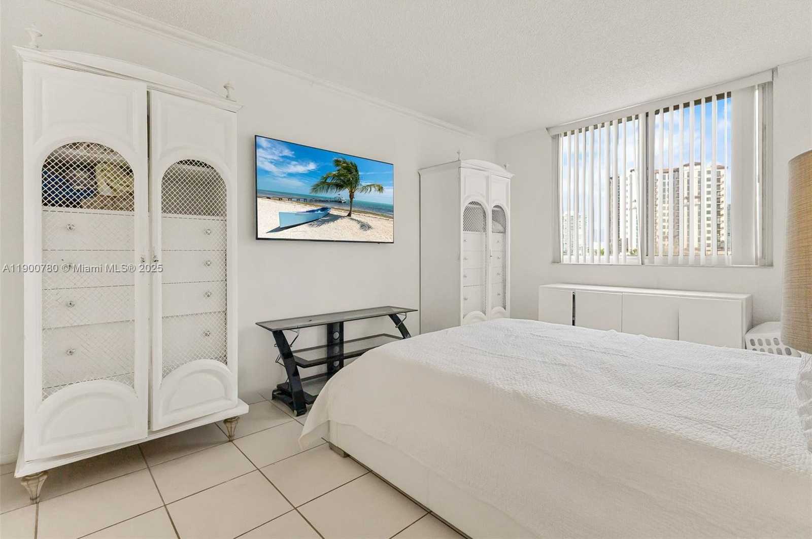 Small Image of 300 BAYVIEW DR #509, Sunny Isles Beach Number 14