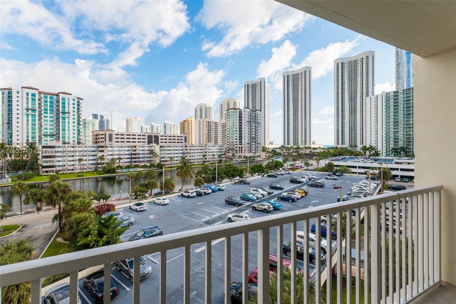 Small Image of 300 BAYVIEW DR #509, Sunny Isles Beach Number 18