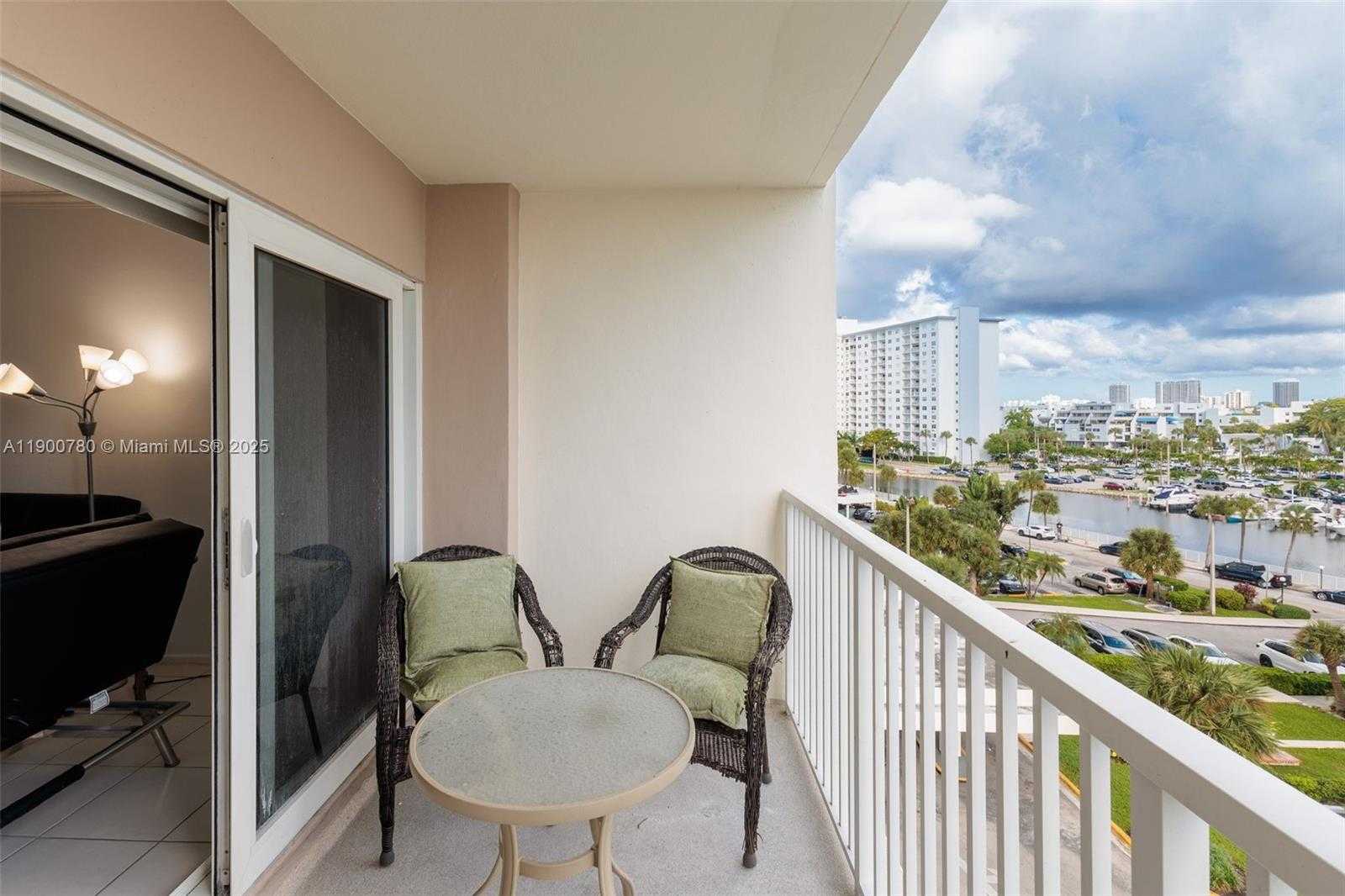 Small Image of 300 BAYVIEW DR #509, Sunny Isles Beach Number 20