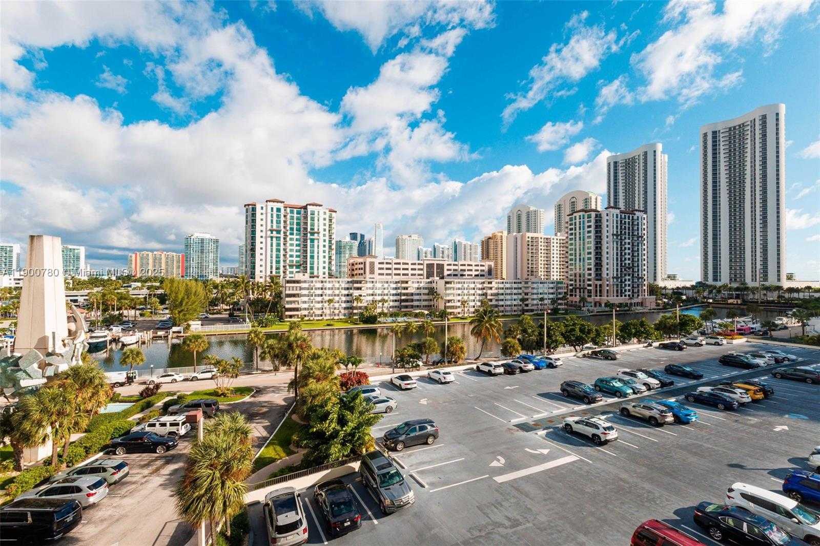 Small Image of 300 BAYVIEW DR #509, Sunny Isles Beach Number 25