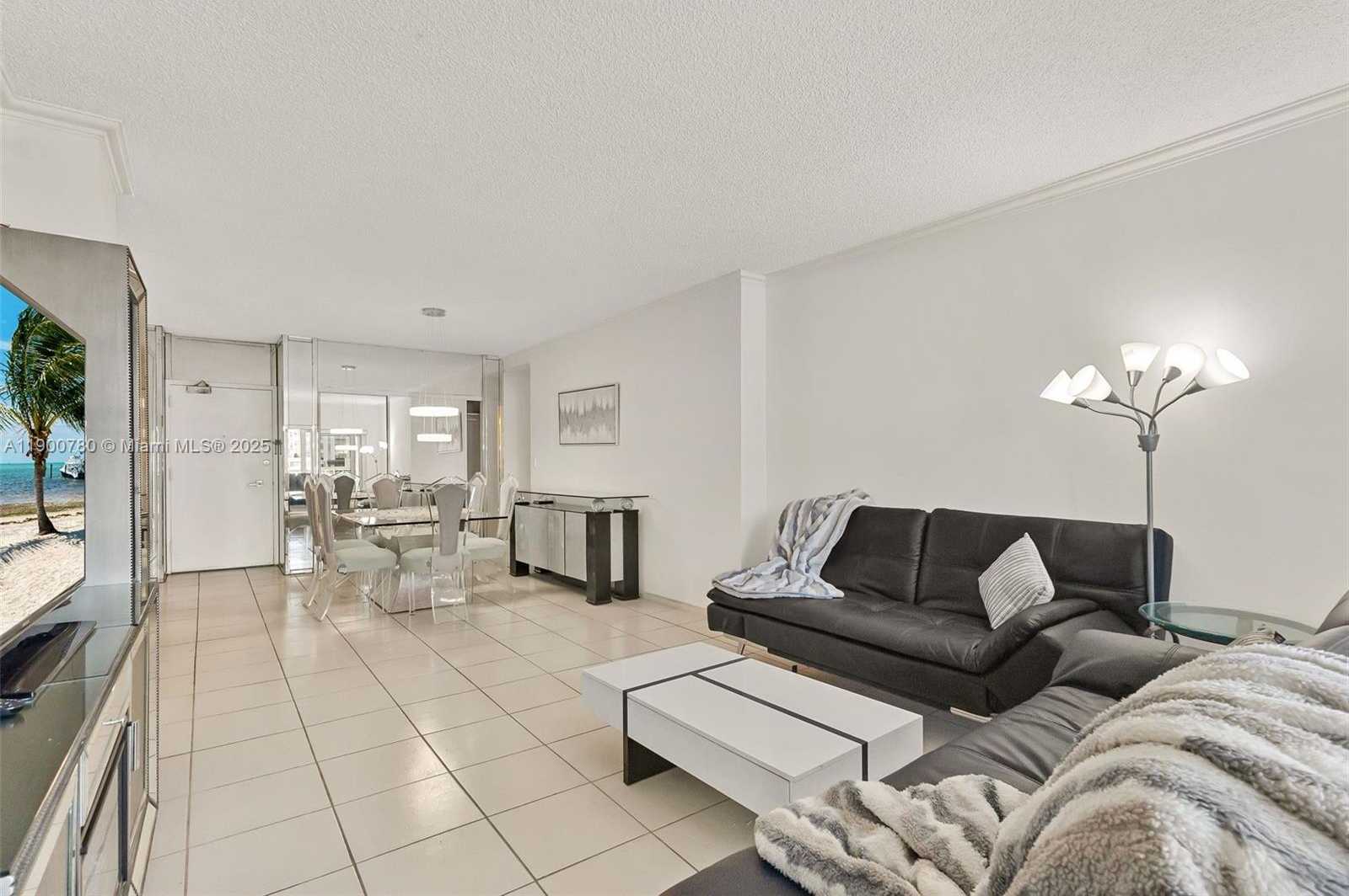 Small Image of 300 BAYVIEW DR #509, Sunny Isles Beach Number 4