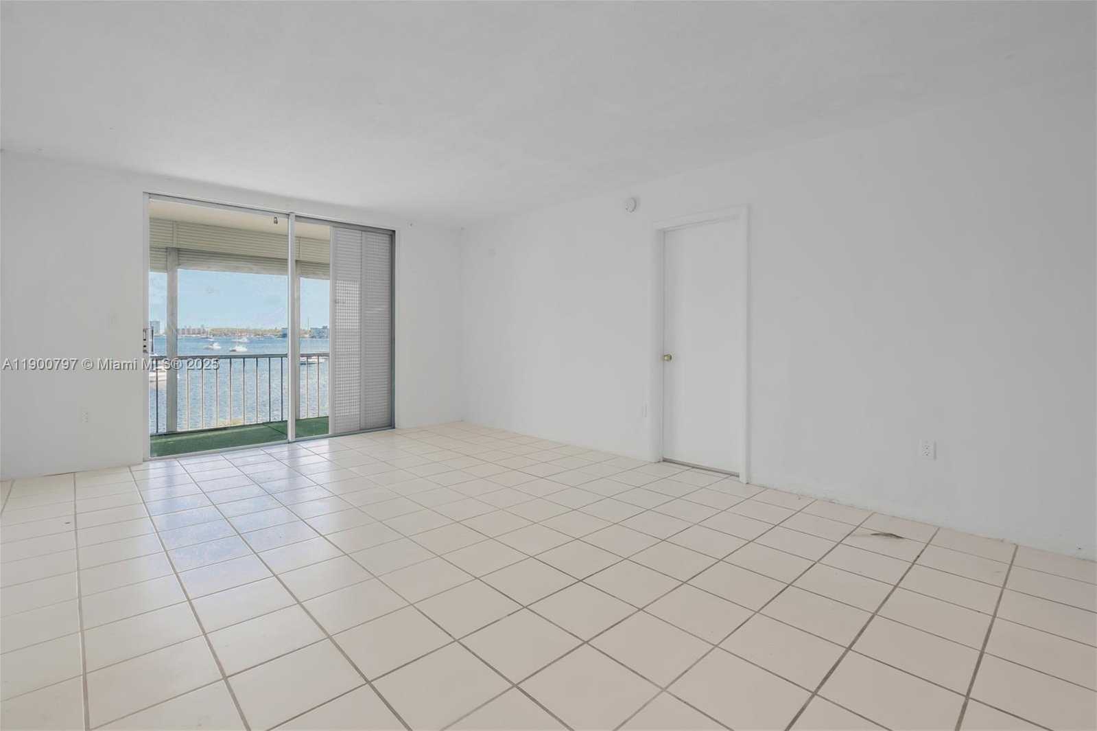 Small Image of 2910 POINT EAST DR #M412, Aventura Number 11