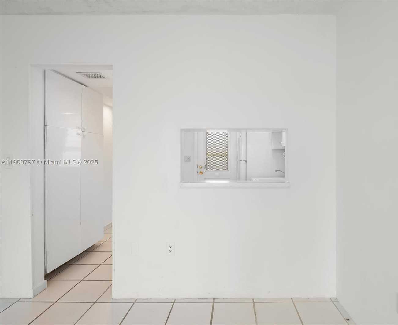 Small Image of 2910 POINT EAST DR #M412, Aventura Number 13