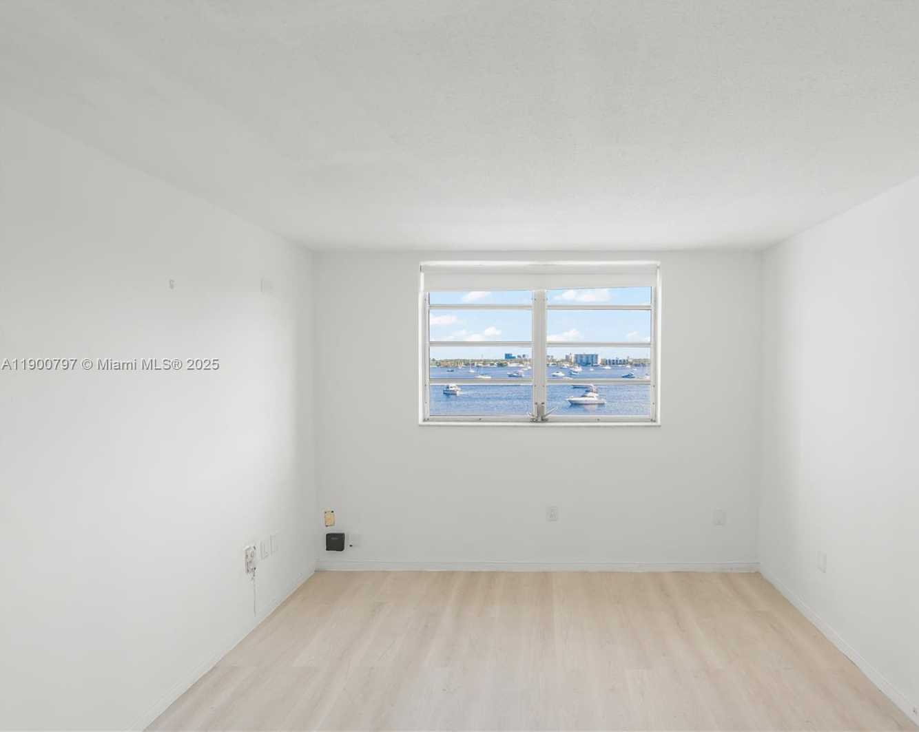 Small Image of 2910 POINT EAST DR #M412, Aventura Number 14