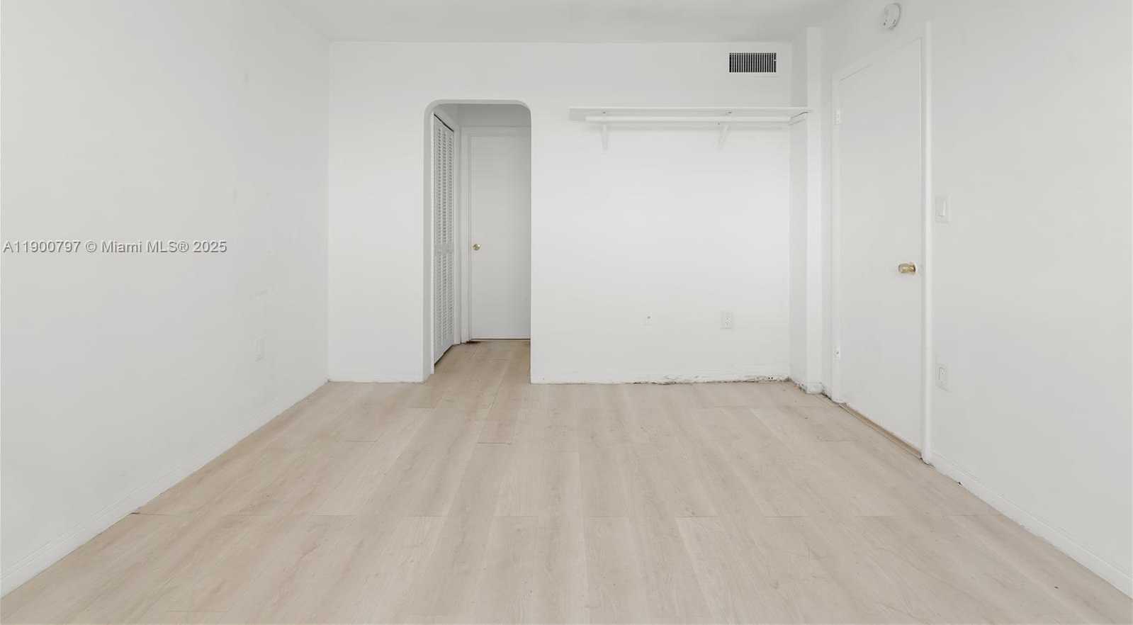 Small Image of 2910 POINT EAST DR #M412, Aventura Number 15