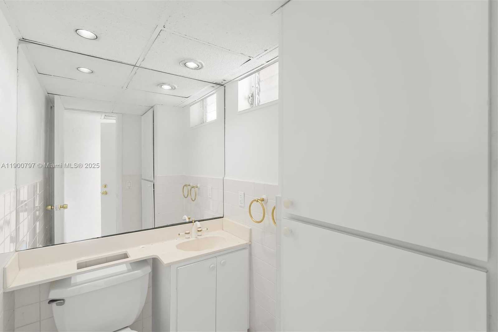 Small Image of 2910 POINT EAST DR #M412, Aventura Number 17